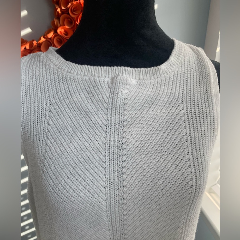 Sleeveless cotton sweater